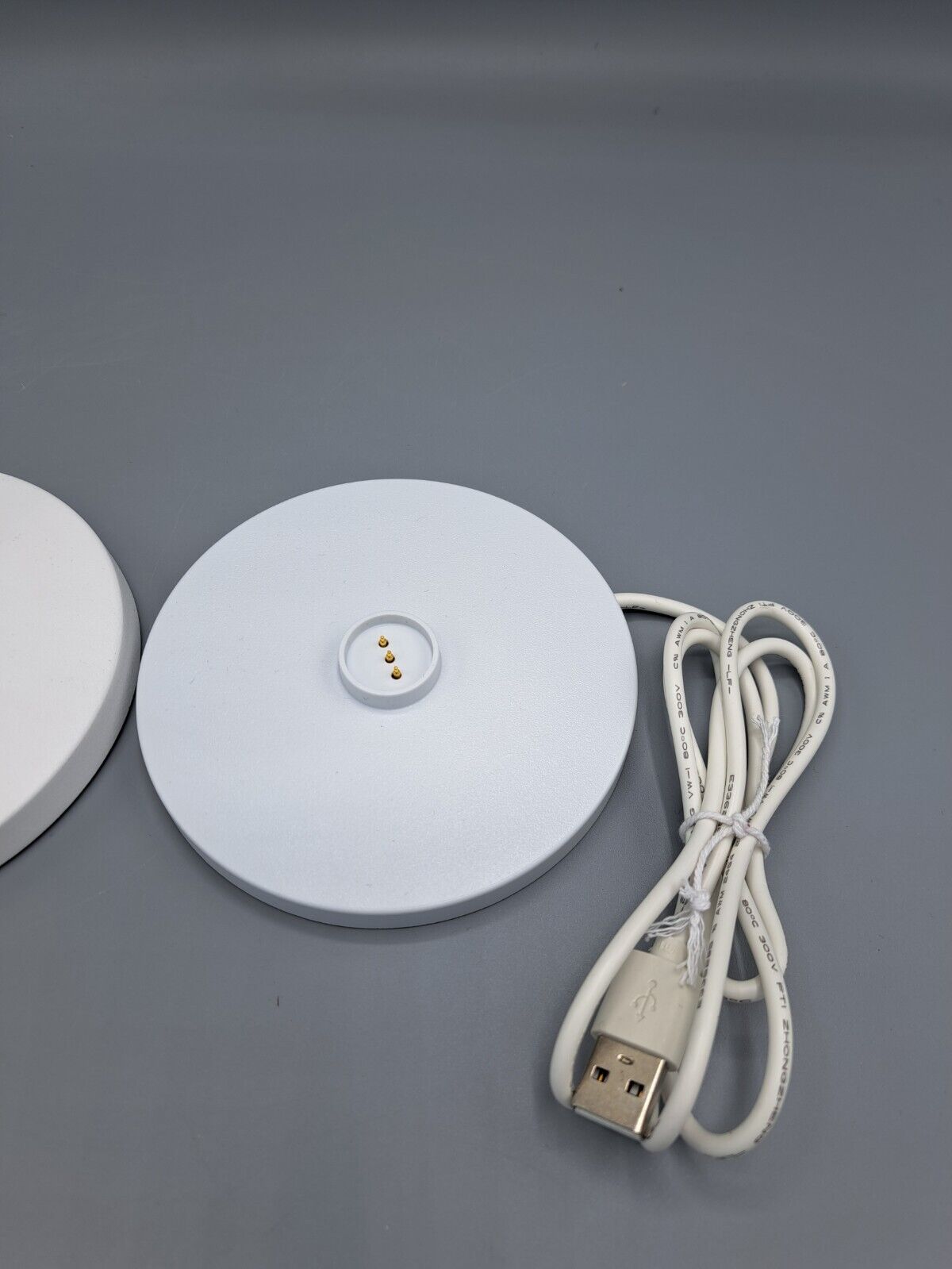 B-Ware LED Akku-Tischlampe mit Ladestation 3 Helligkeitsstufen in- & outdoorgeei