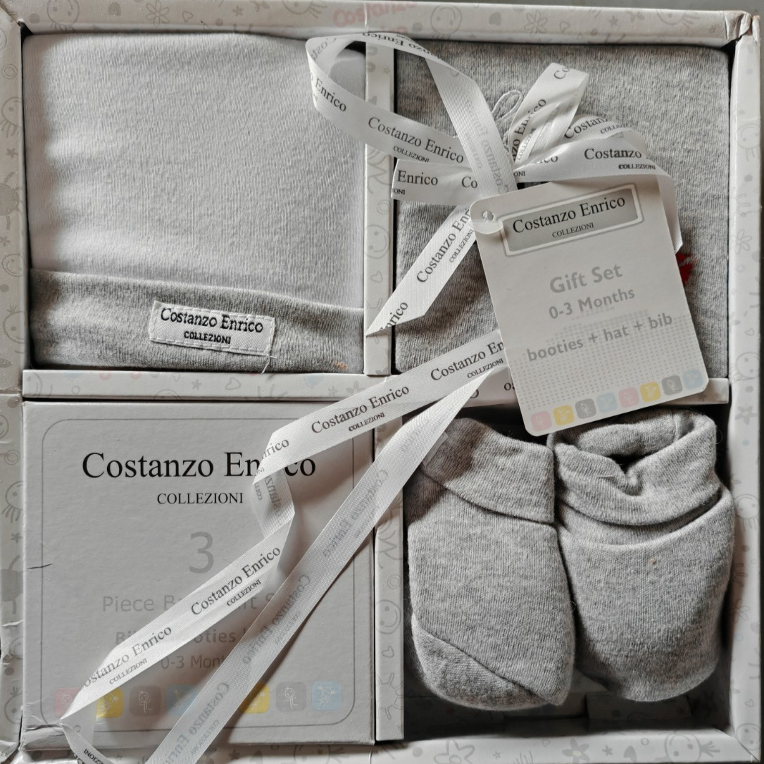 Costanzo Enrico Baby Geschenkset 0-3 Monate Lätzchen Mütze Babyschuhe B8