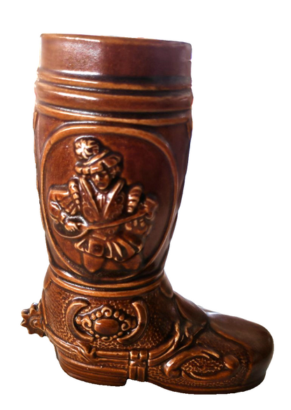Vintage Bierstiefel Keramik Braun Relief Musikant Bierkrug Stiefel ca. 15 cm B5