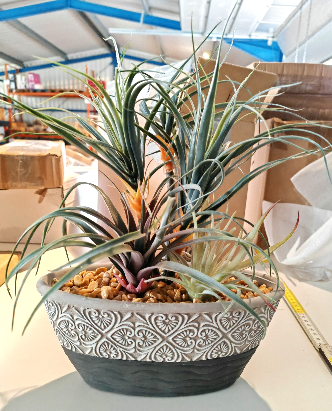 Dracena Kunstpflanze im Dekotopf 37 cm Kunstblumen Grün Grau Pflanzschale C6