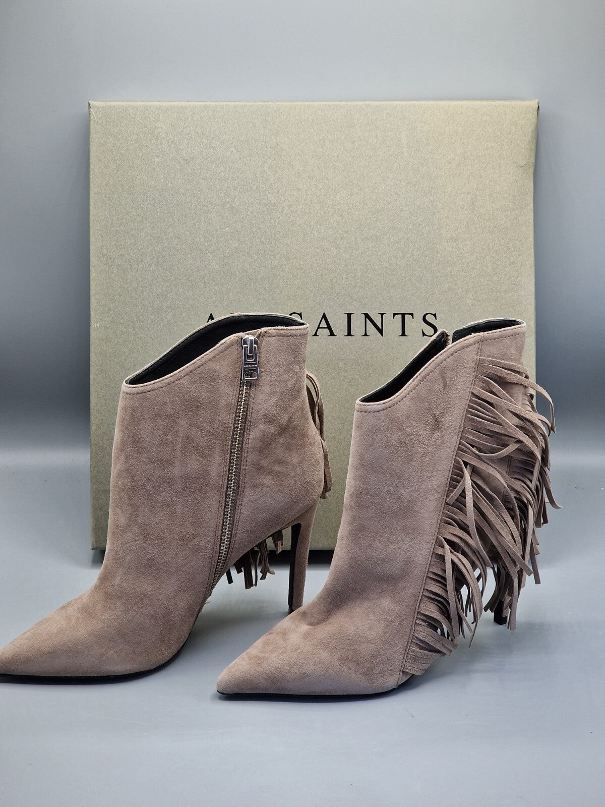 AllSaints Izzy Damen Stiefeletten Wildleder Taupe Fransen High Heel Gr. 40 G1