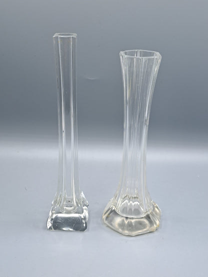 Zwei Glasvasen, 19 cm und 18 cm, Antiquität