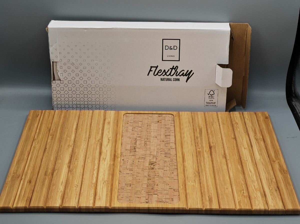 D&D Living® Sofatablett – Flexibler Couch-Armlehnen-Organizer, Braun