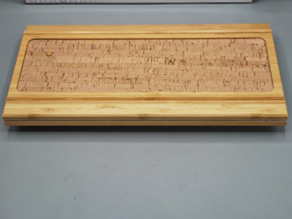 D&D Living® Sofatablett – Flexibler Couch-Armlehnen-Organizer, Braun