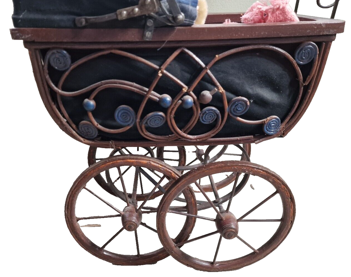 Sammlerpuppe Junge mit Puppenwagen Nostalgie Porzellanpuppe 2 Teddybären