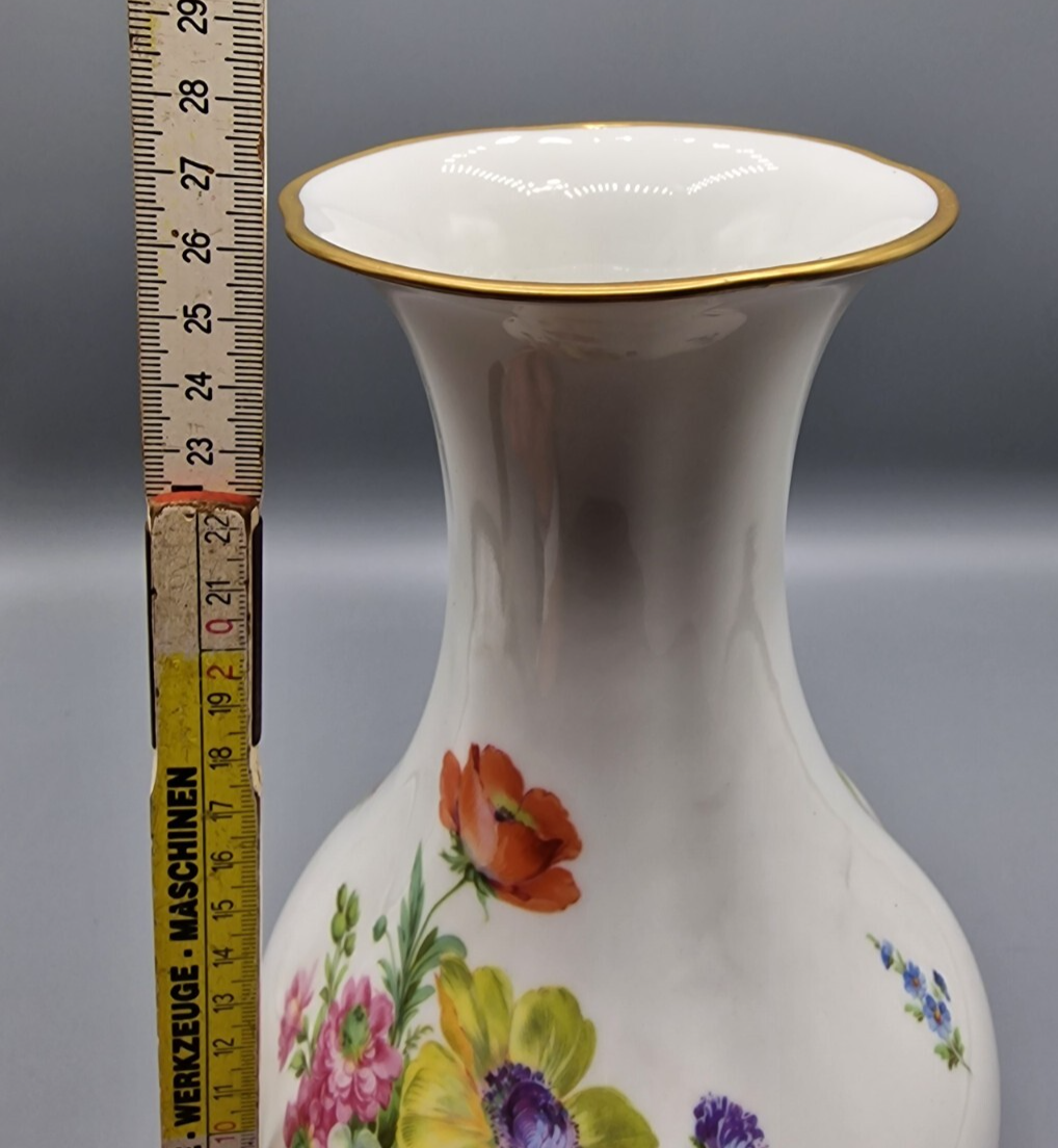 Lindner Porzellan Vase Blumendekor Goldrand Rosen Handarbeit Bavaria