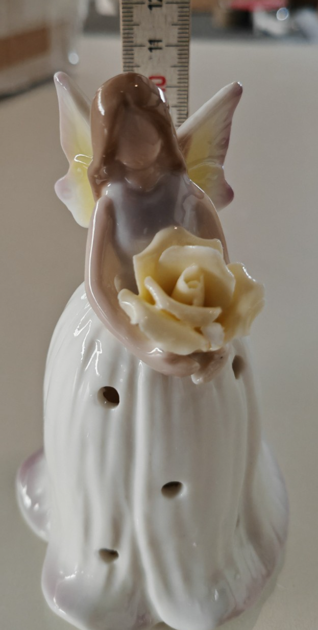 LED Engel Figur mit Rose Keramik 10 cm beleuchtet Schutzengel Deko B3