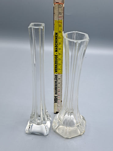 Zwei Glasvasen, 19 cm und 18 cm, Antiquität