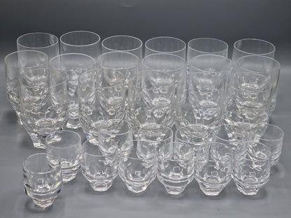 Antiquitäten Gläser 12x Schnapsläser 17x Wassergläser Sammlerstücke